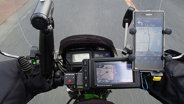 BMW Motorrad Navigator4とスマホのツーリングサポーター